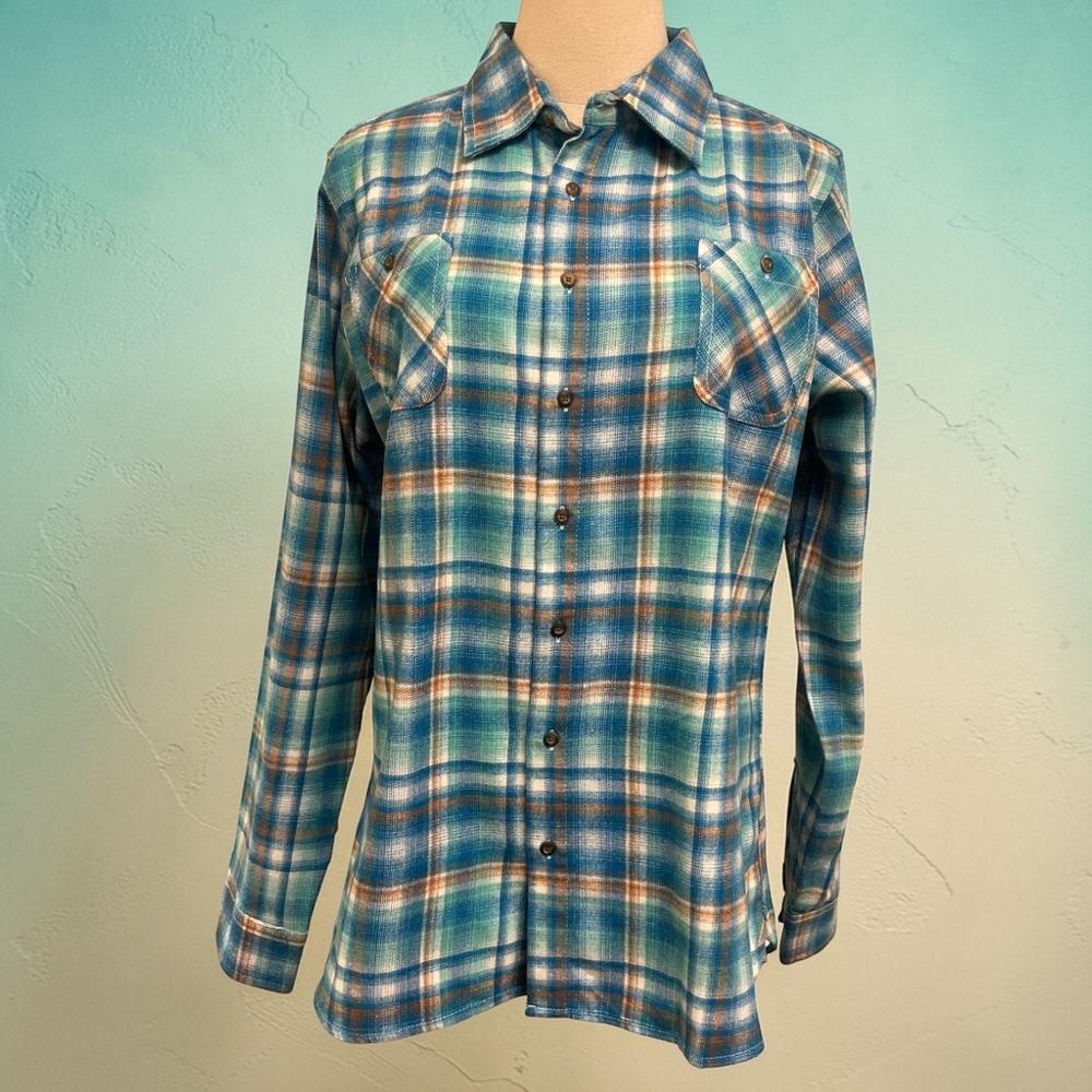 **LIKE NEW** Outdoor Casuals Blue and Brown Plaid Button-Up Shirt